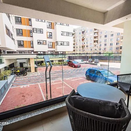 Xcentral Cozy With Balcony