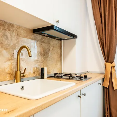 Xcentral Cozy With Balcony Apartment